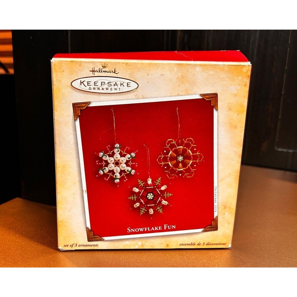Hallmark Keepsake Ornament 2004 "Snowflake Fun" Set of 3 (1)